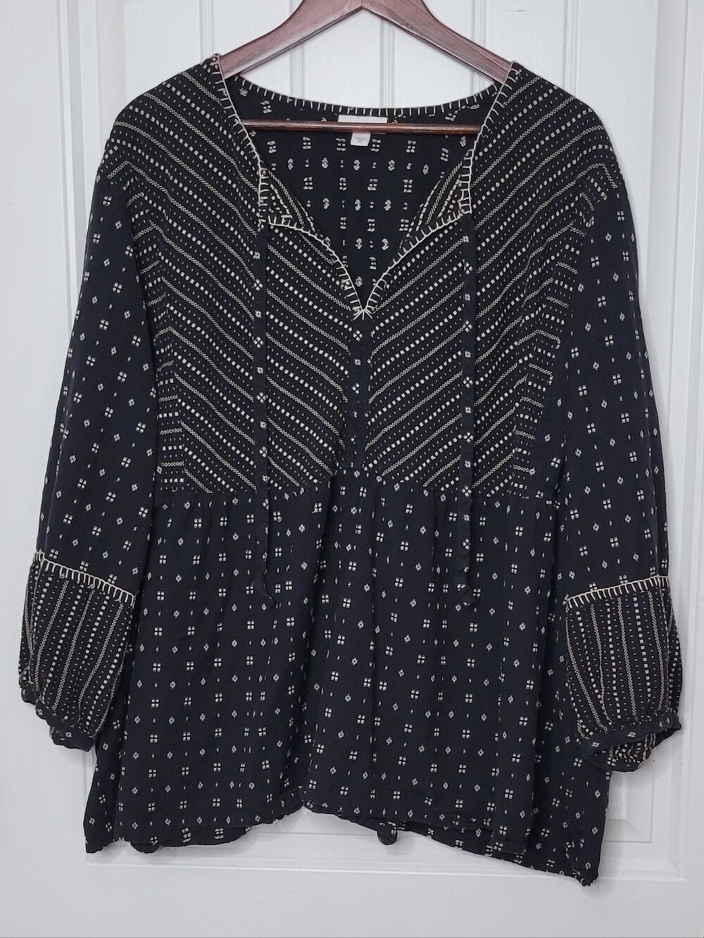 Pure Jill Womens Black Printed Peasant Blouse with Ivory Stitching